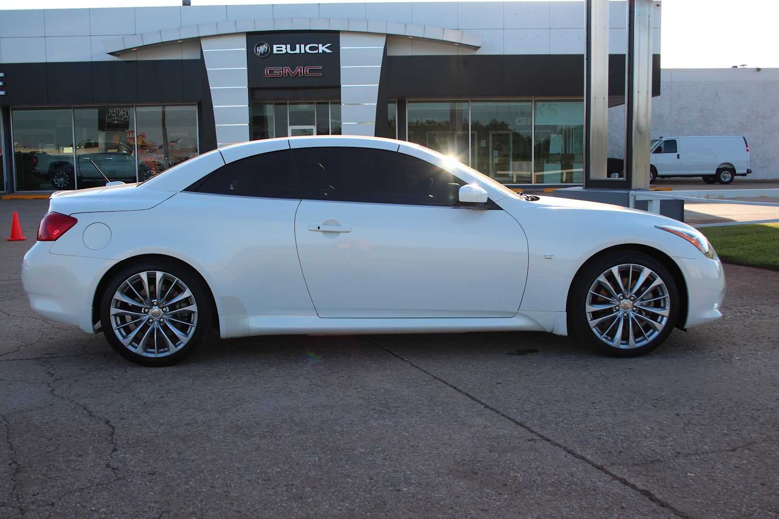 2014 INFINITI Q60 2dr