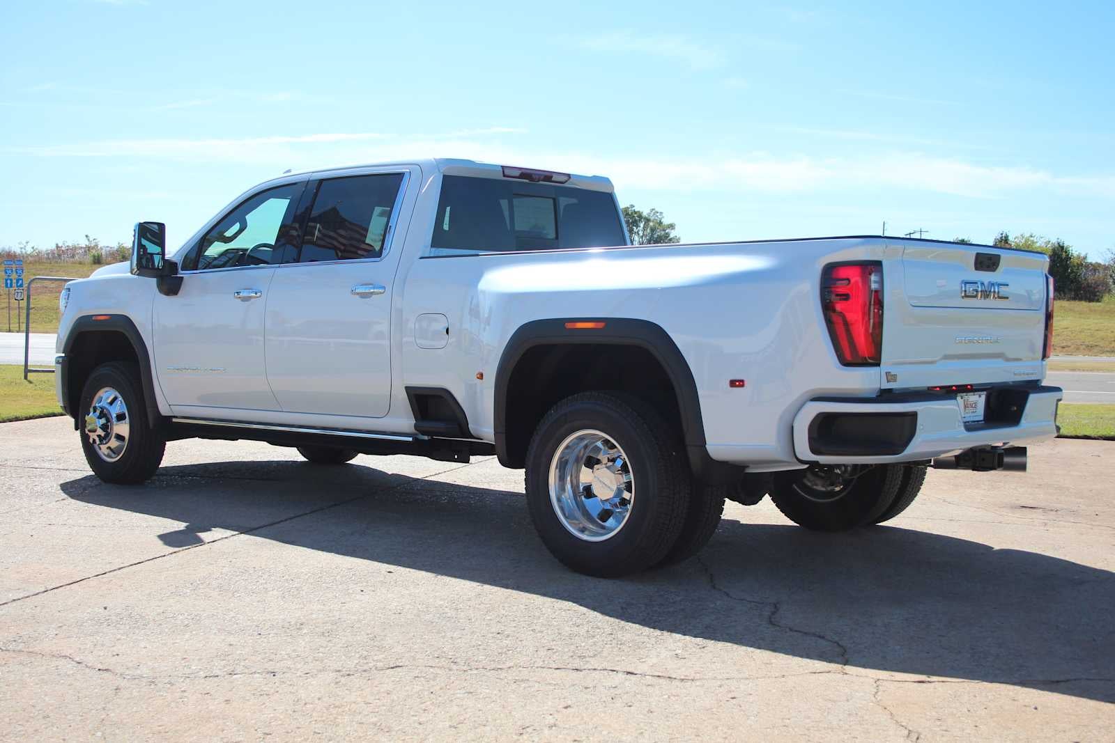 2026 GMC Sierra 3500HD Denali Ultimate DRW