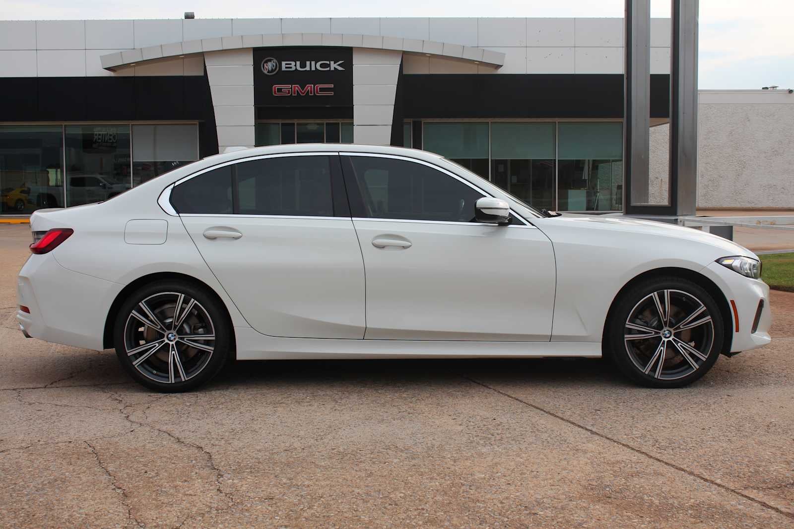 2024 BMW 3 Series 330i