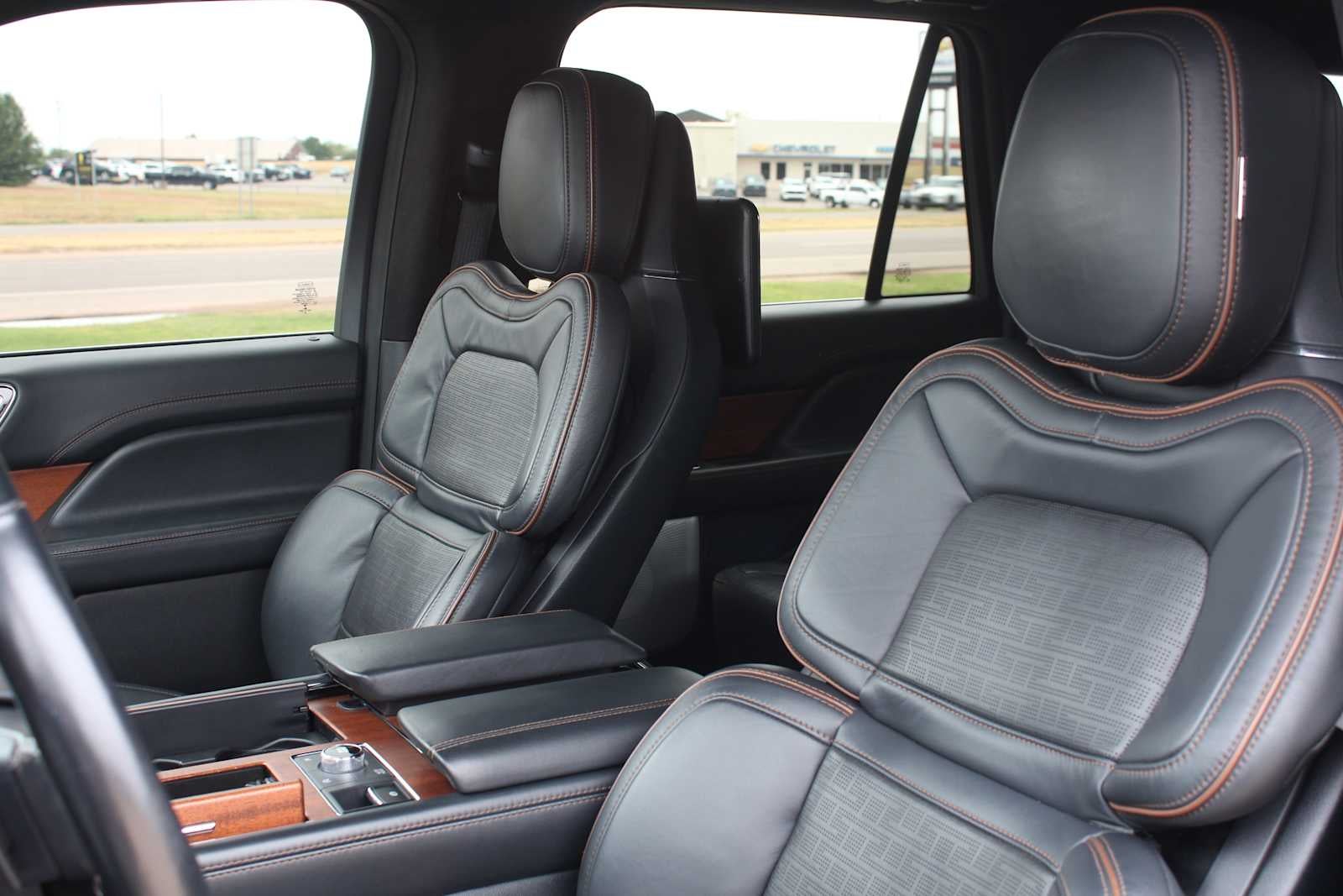 2022 Lincoln Navigator L Black Label