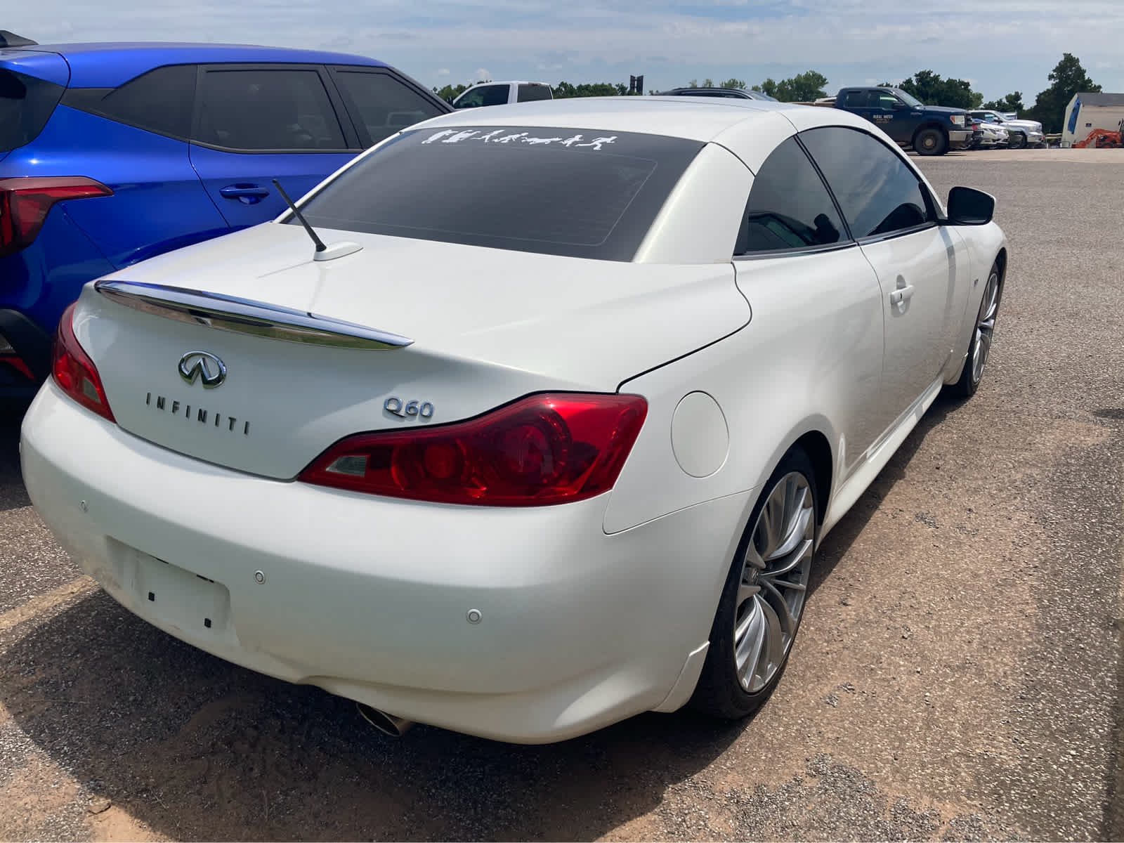 2014 INFINITI Q60 Convertible Base