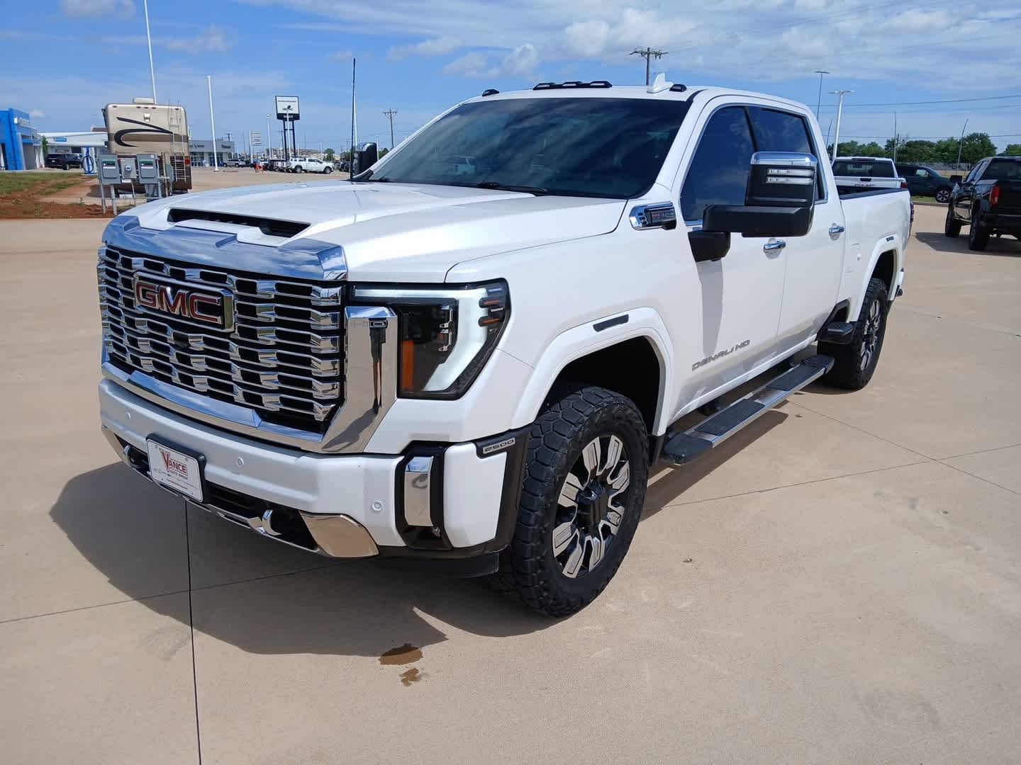 2024 GMC Sierra 2500HD 4WD Crew Cab Standard Bed Denali