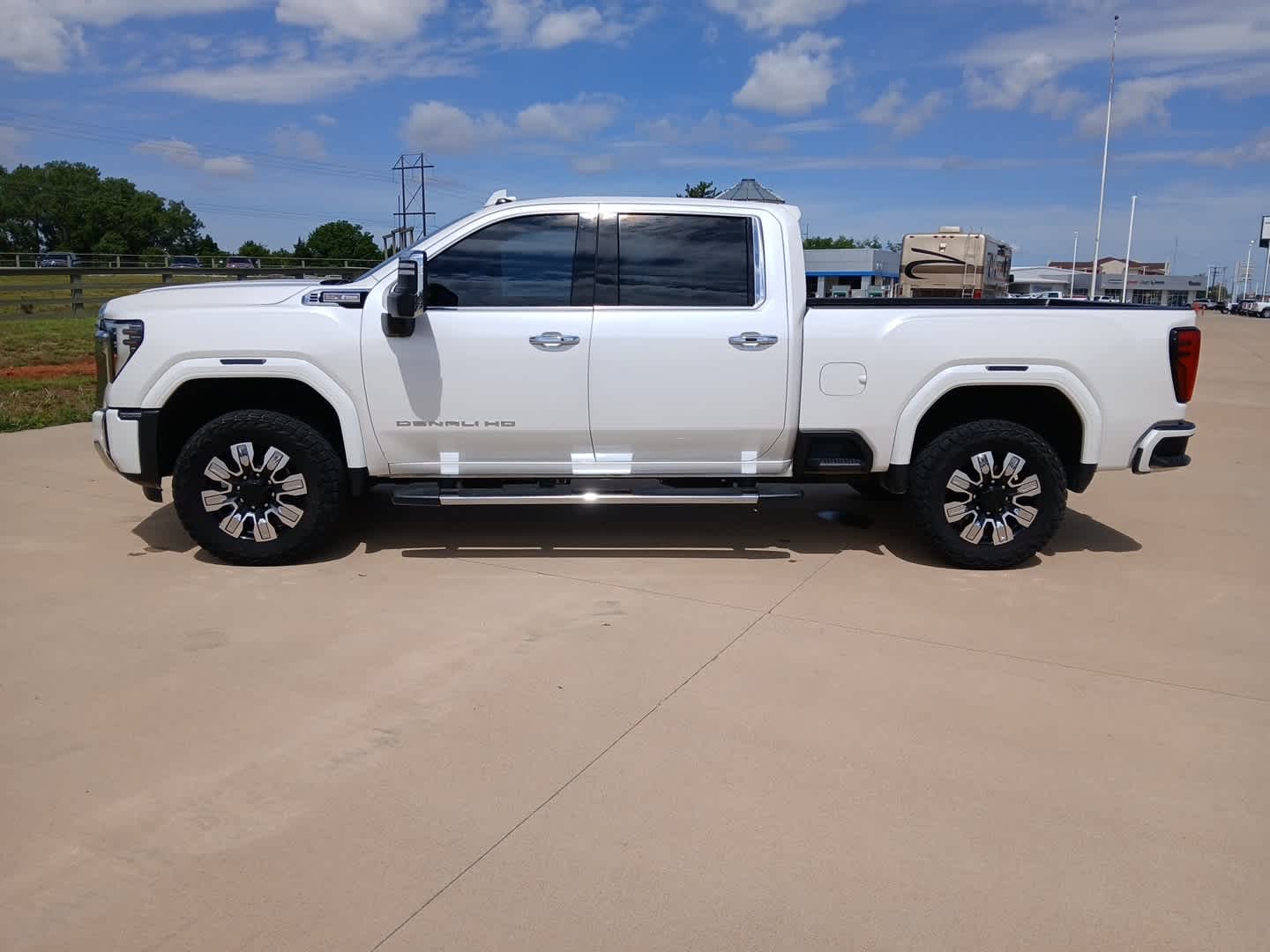 2024 GMC Sierra 2500HD 4WD Crew Cab Standard Bed Denali