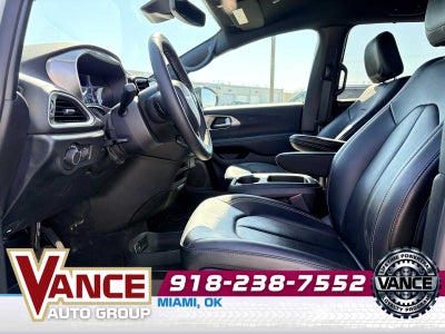 2025 Chrysler Voyager LX