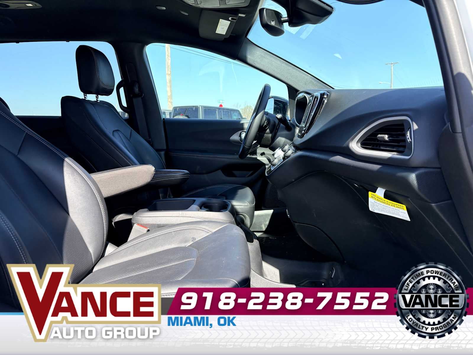 2025 Chrysler Voyager LX