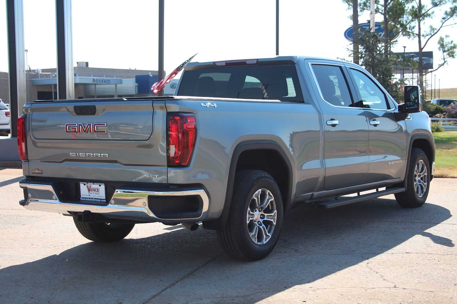 2024 GMC Sierra 1500 SLT